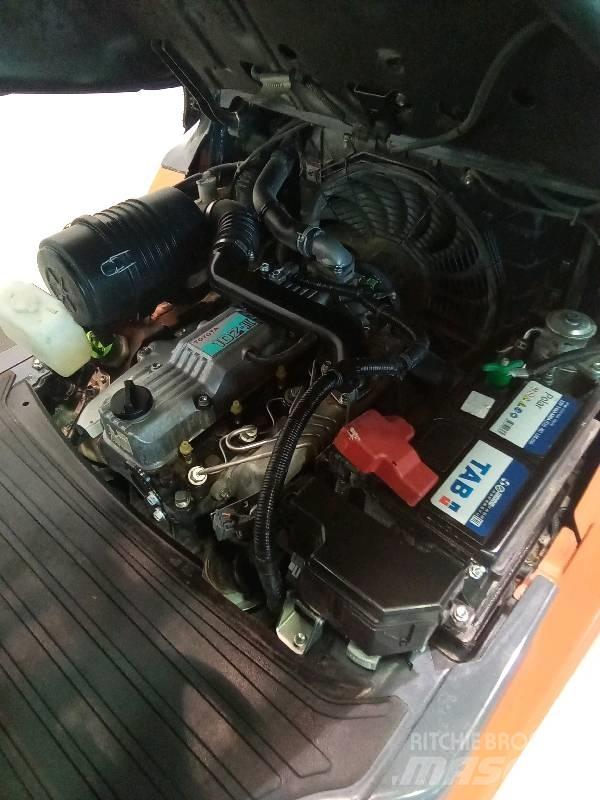 Toyota 8 FDF 25 디젤 지게차