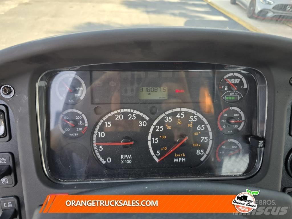 Freightliner M2 106 새시 운전실 트럭
