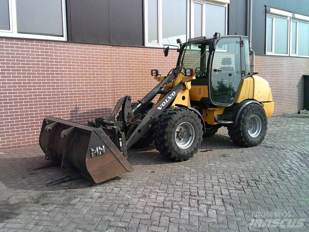 Volvo L25B  휠로우더
