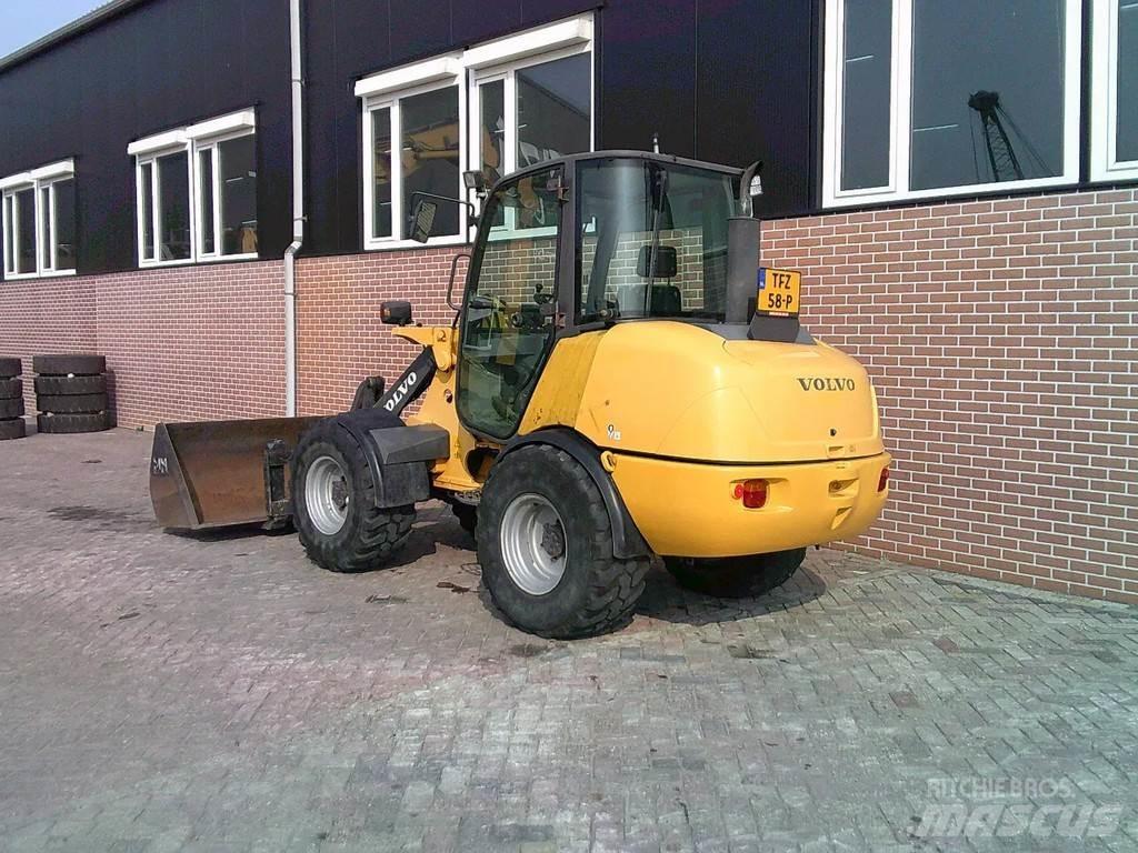 Volvo L25B  휠로우더