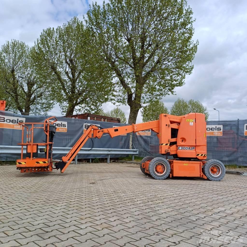 JLG E300AJP 관절형 전동이동 리프트