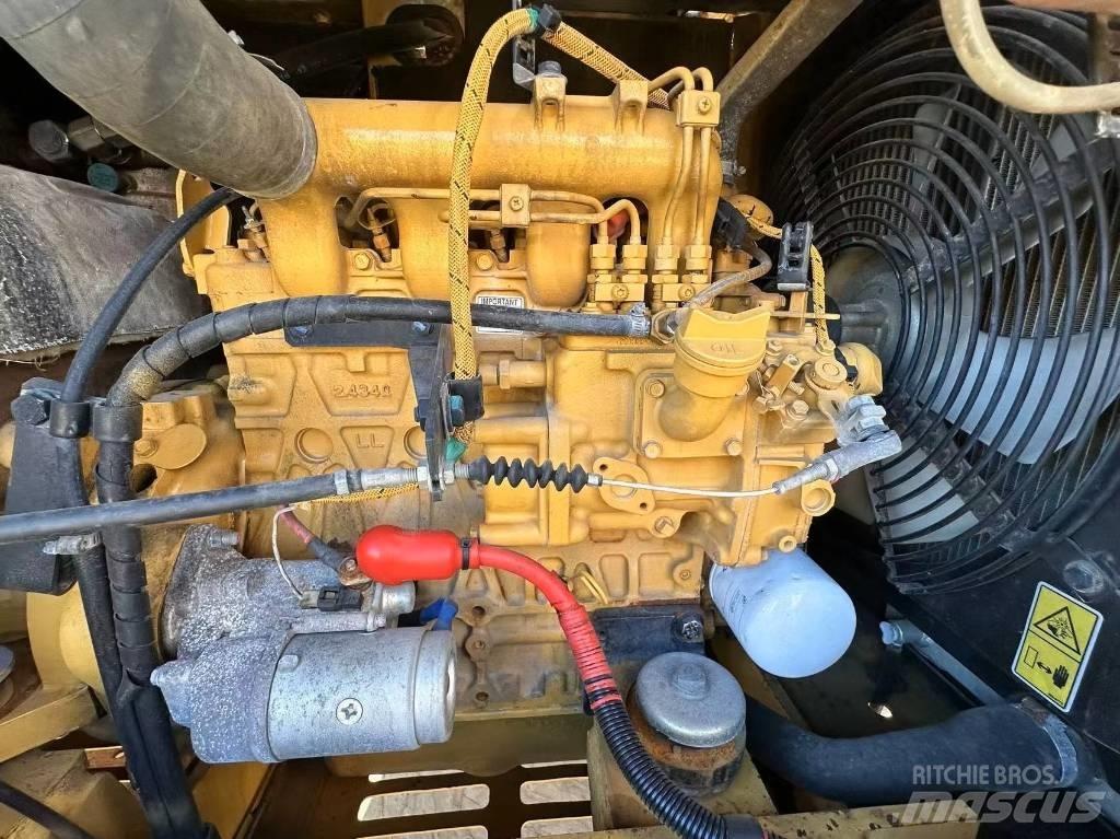 CAT 305.5 소형 굴삭기 7톤 미만