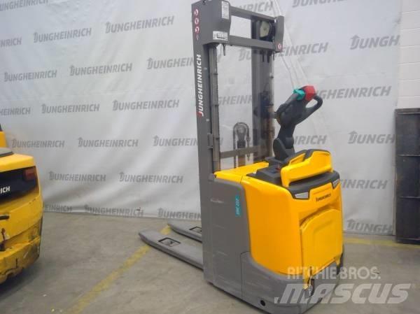 Jungheinrich ERC 212 보행식 리치 지게차