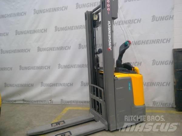 Jungheinrich ERC 212 보행식 리치 지게차