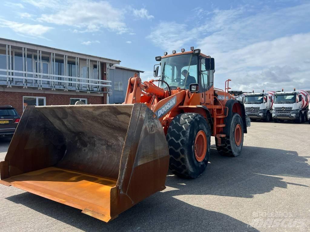 Doosan dl 300  휠로우더