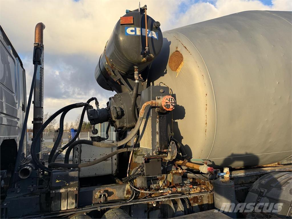 Scania P420 8x4 콘크리트 믹서트럭