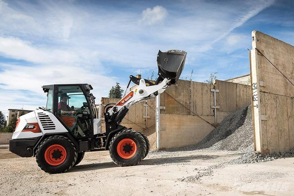 Bobcat L 85 프론트 로더 및 굴착기