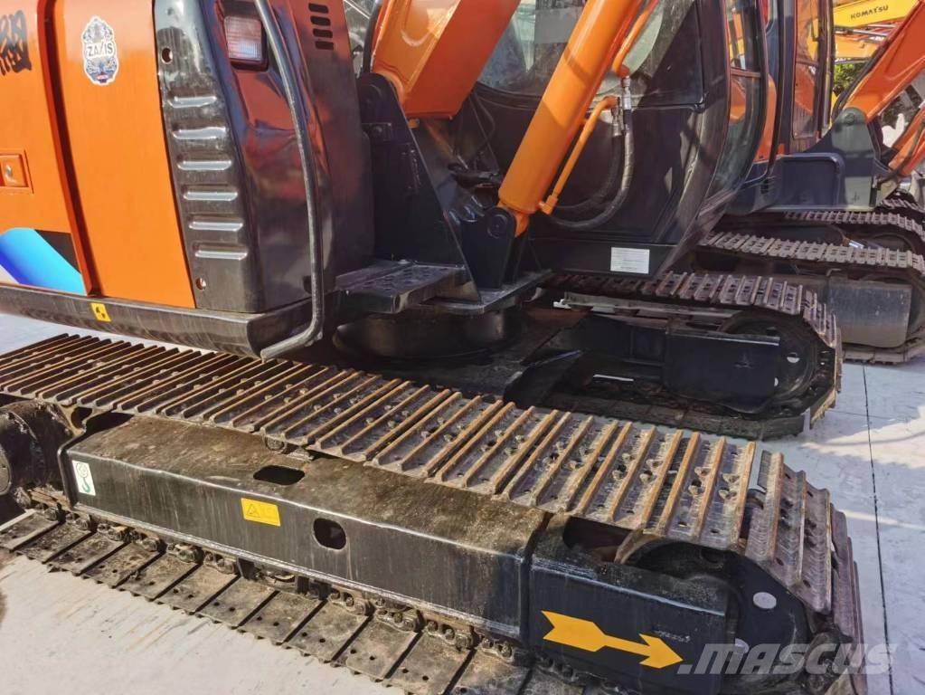 Hitachi ZX 70 소형 굴삭기 7톤 미만