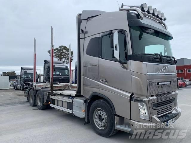 Volvo FH 750 목재 트럭