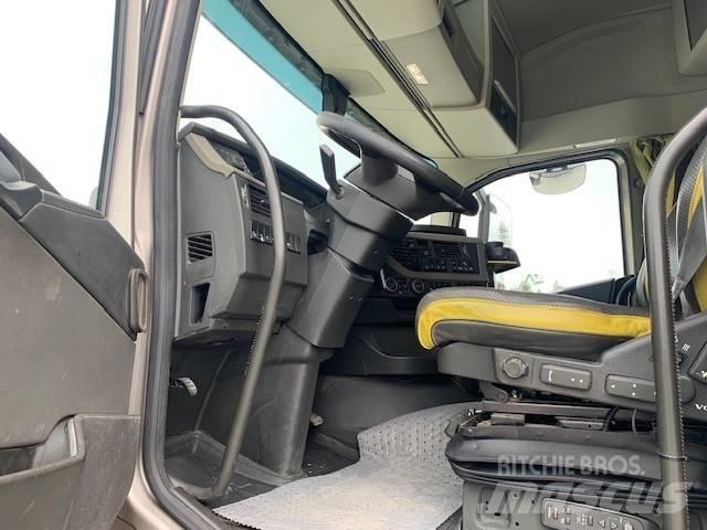 Volvo FH 750 목재 트럭