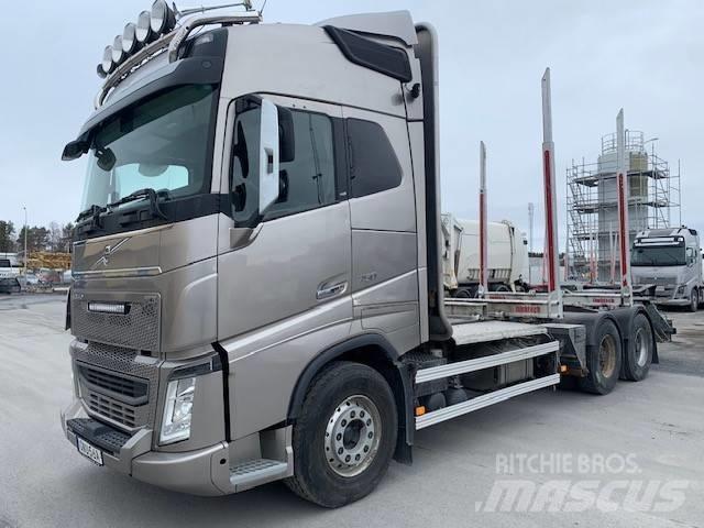 Volvo FH 750 목재 트럭