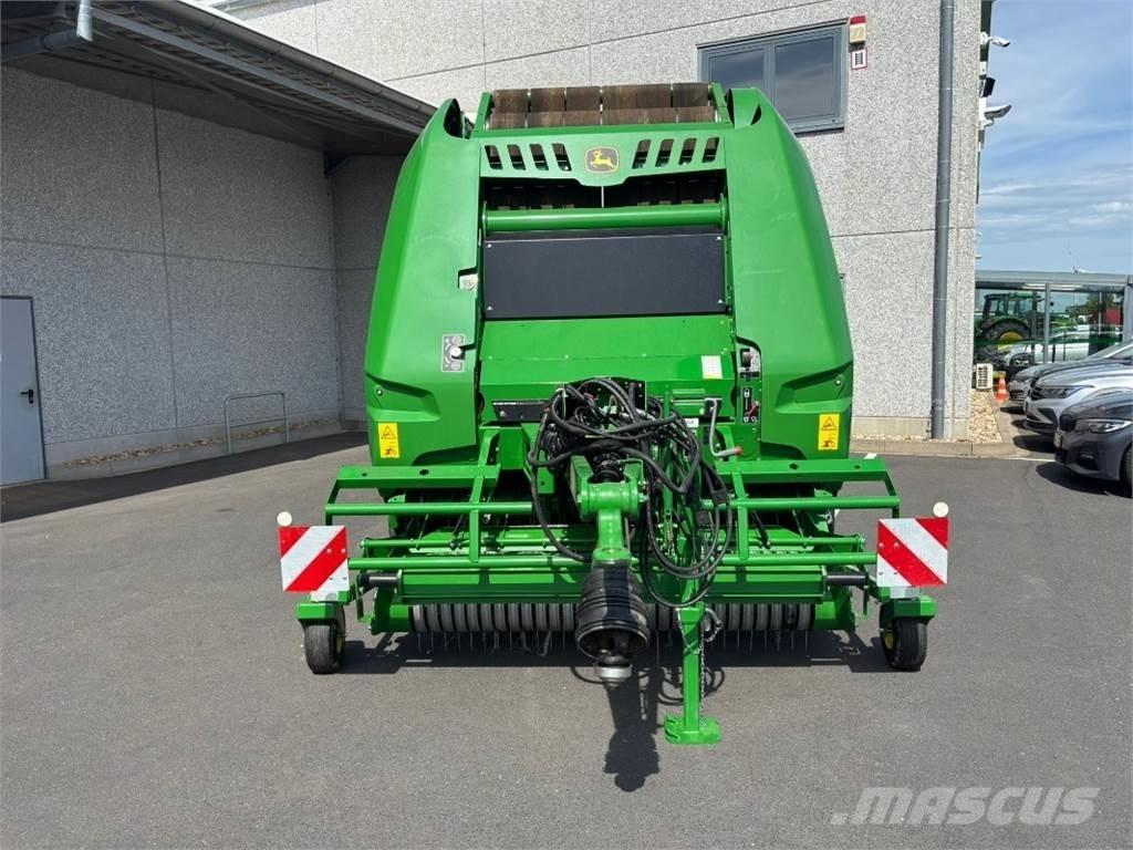 John Deere V451M 원형 곤포기