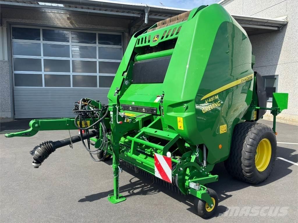 John Deere V451M 원형 곤포기