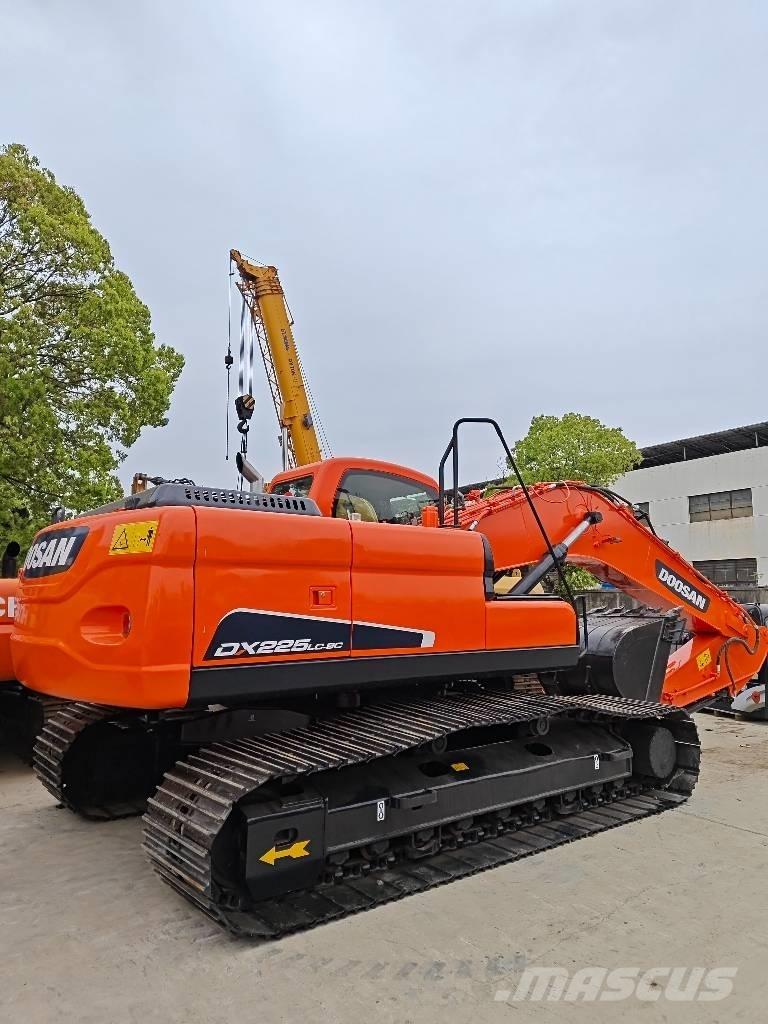 Doosan DX 225 LC 대형 굴삭기 29톤 이상