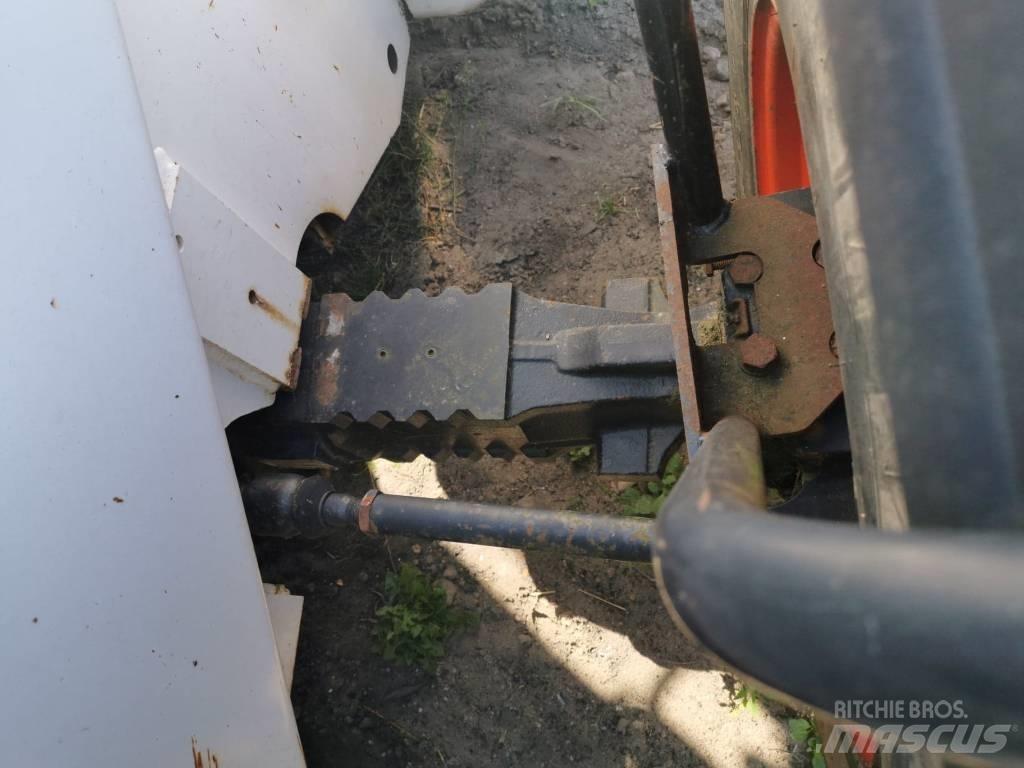 Bobcat T40140 2002r 백호로더