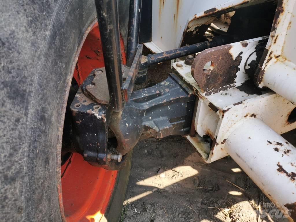 Bobcat T40140 2002r 백호로더