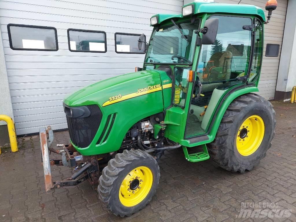 John Deere 3320 소형 트랙터