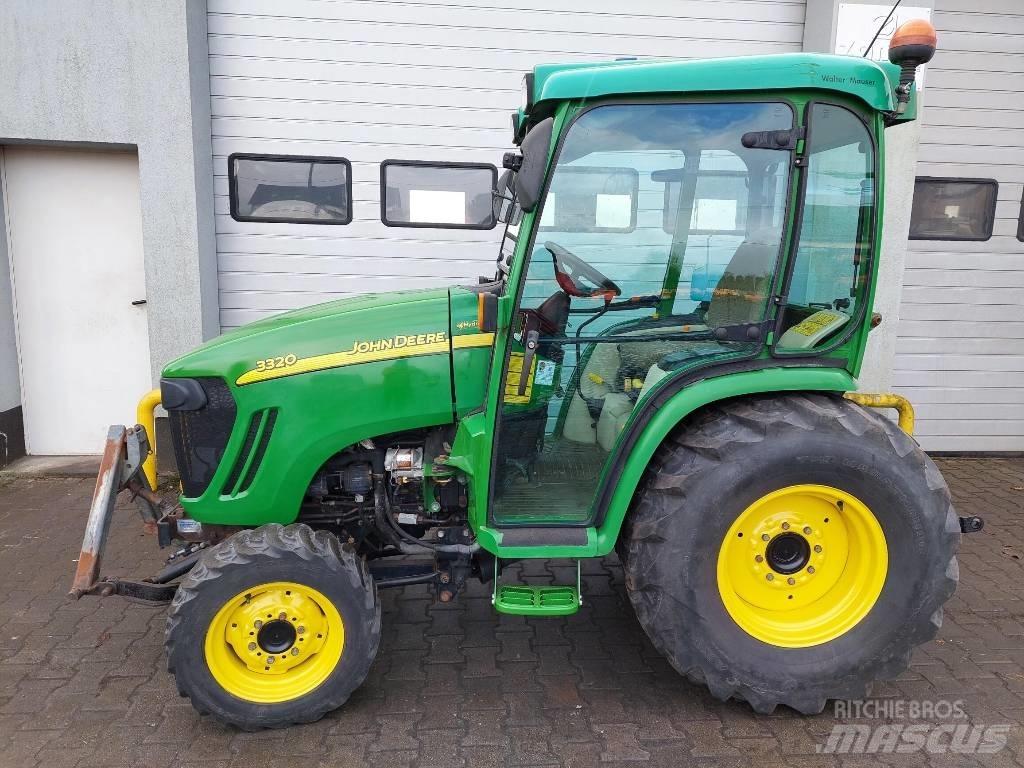 John Deere 3320 소형 트랙터