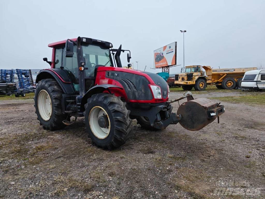 Valtra T 193 트랙터