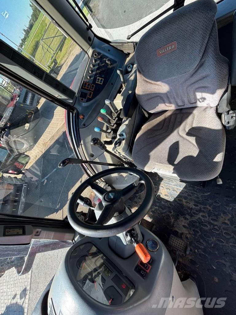 Valtra T 193 트랙터