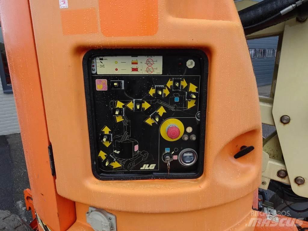 JLG E300AJP 관절형 전동이동 리프트