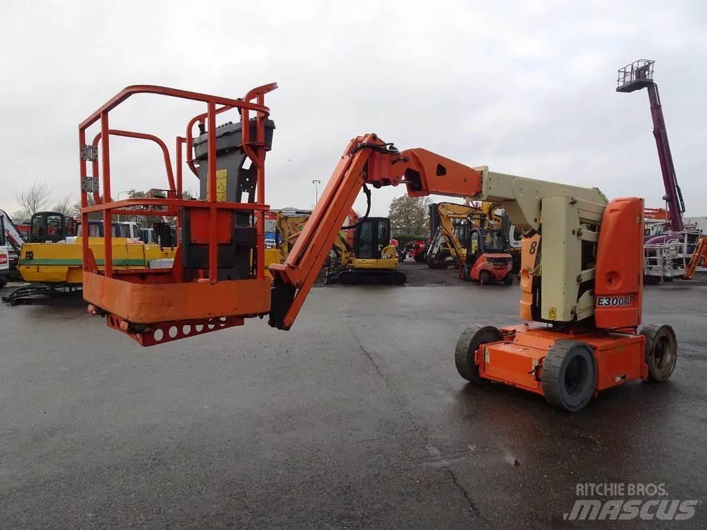 JLG E300AJP 관절형 전동이동 리프트