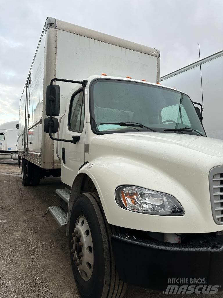 Freightliner M2 106 탑차 트럭
