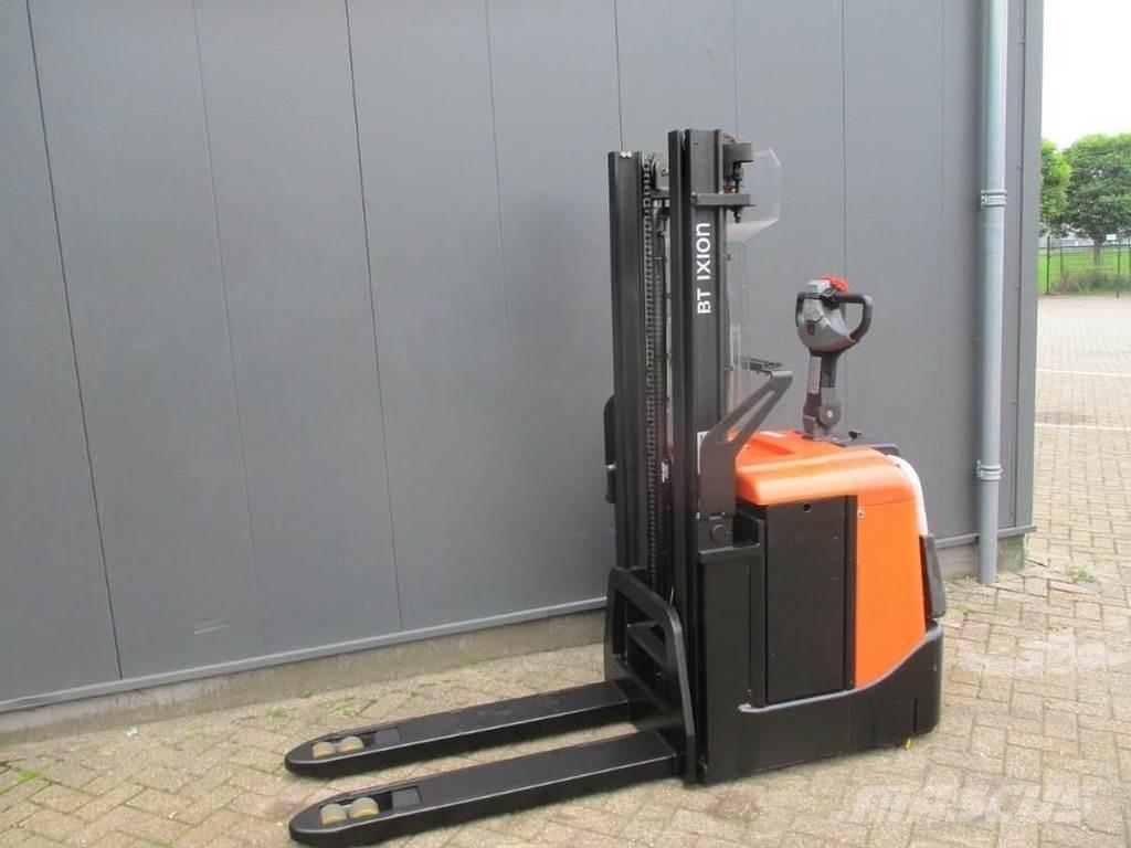 BT SPE125 로우 리프터(승강대 포함)