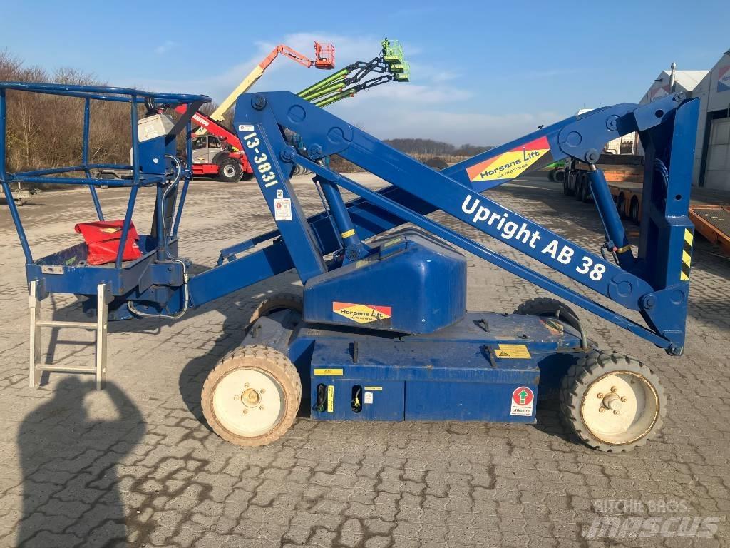 UpRight AB38N 관절형 전동이동 리프트