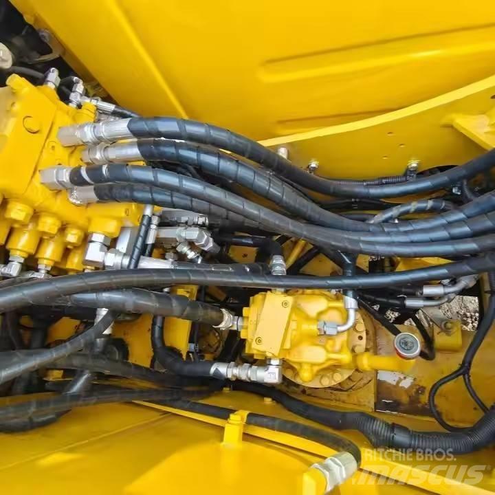 Komatsu PC 120 대형 굴삭기 29톤 이상