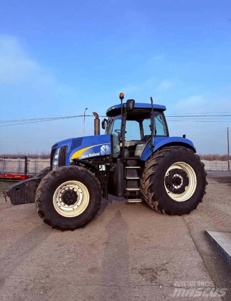 New Holland T 8030 트랙터