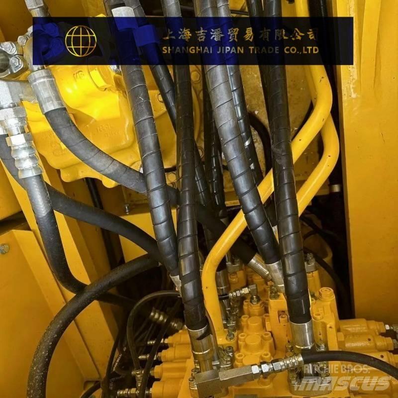 Komatsu PC 220 대형 굴삭기 29톤 이상