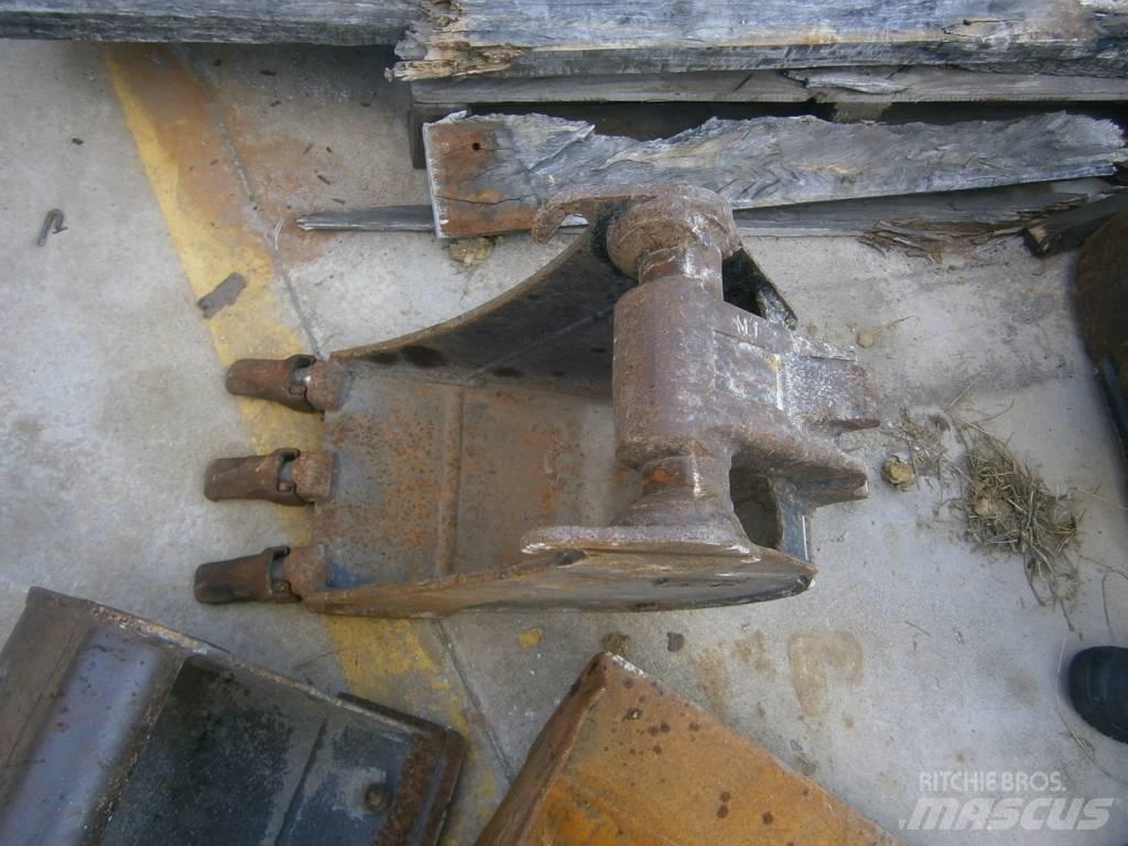 Komatsu PC26MR-3 소형 굴삭기 7톤 미만