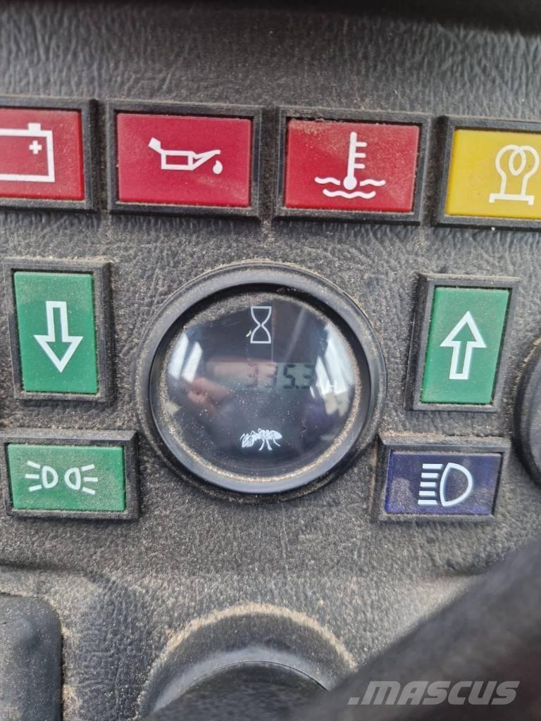 GiANT G 2500 HD  휠로우더