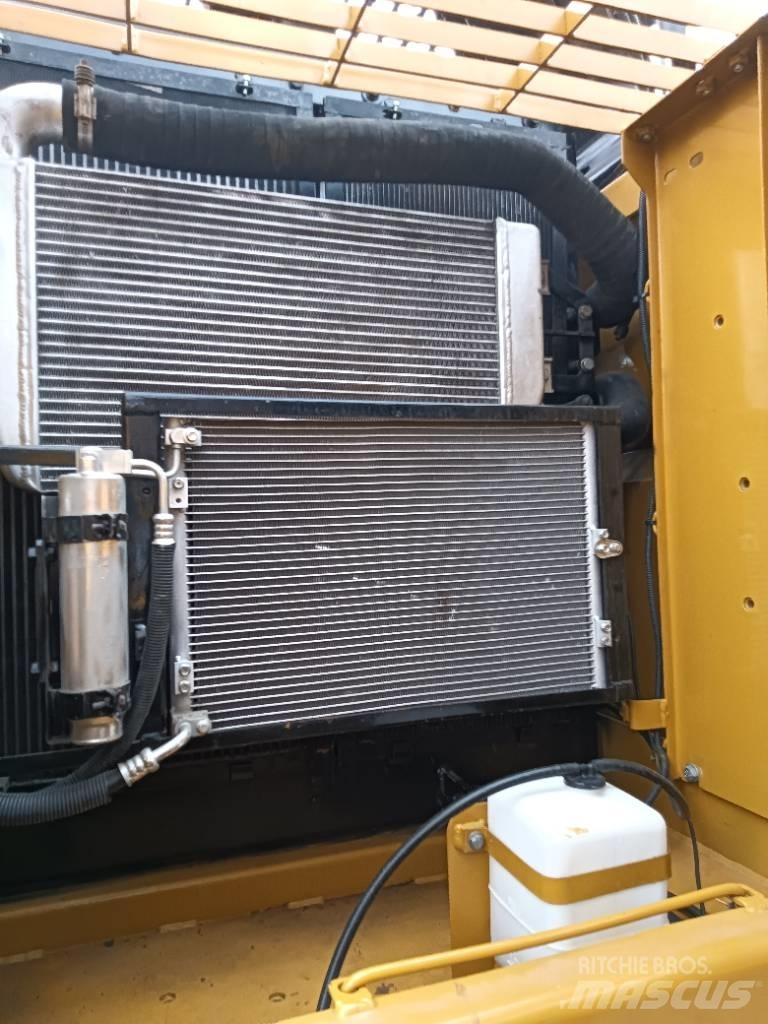 CAT 320D2 중형굴삭기 7톤-28톤