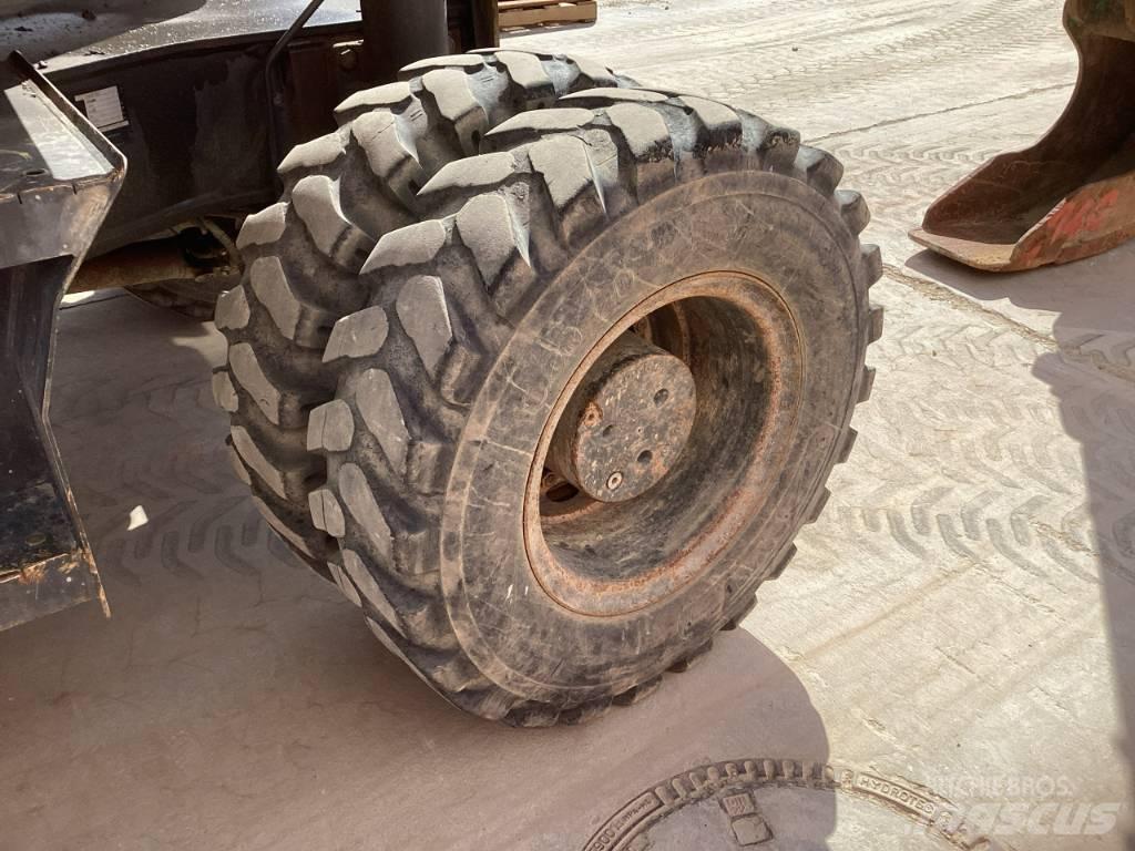 Komatsu PW 160-7E0  휠 굴삭기