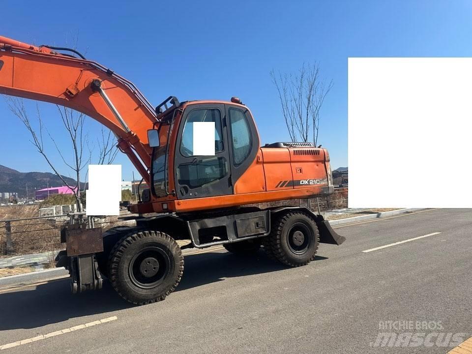 Doosan DX 210 W  휠 굴삭기