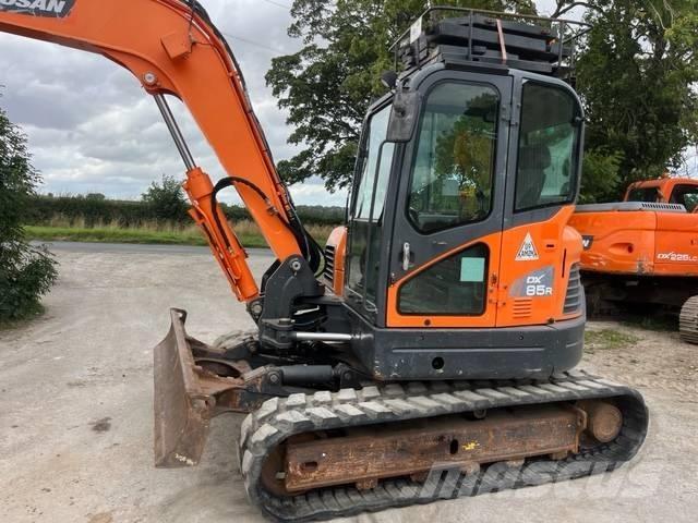 Doosan DX 85 R-3 중형굴삭기 7톤-28톤