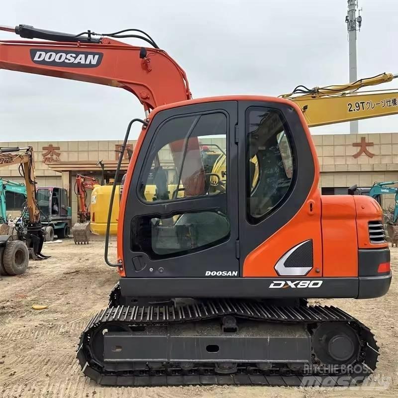 Doosan DX 80 중형굴삭기 7톤-28톤