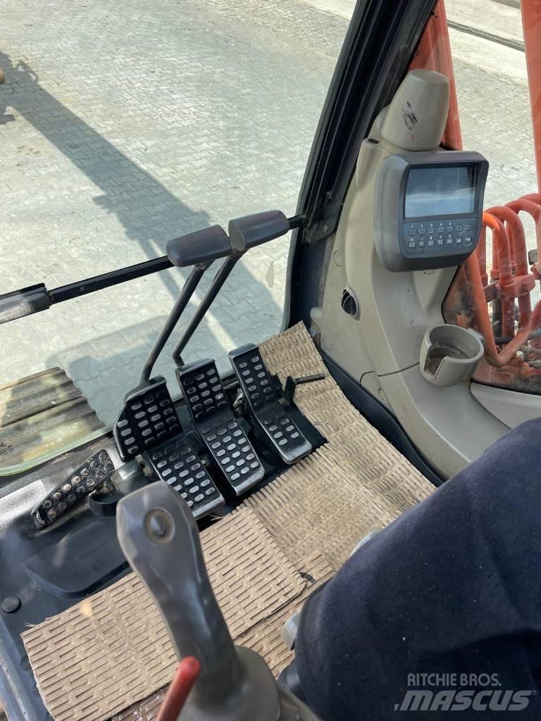 Hitachi ZX 180 대형 굴삭기 29톤 이상