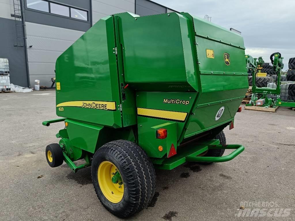 John Deere 623N 원형 곤포기