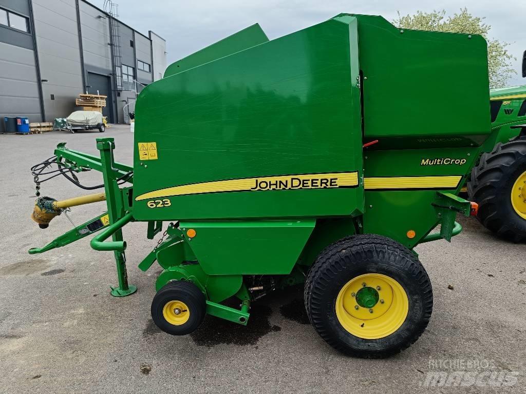 John Deere 623N 원형 곤포기