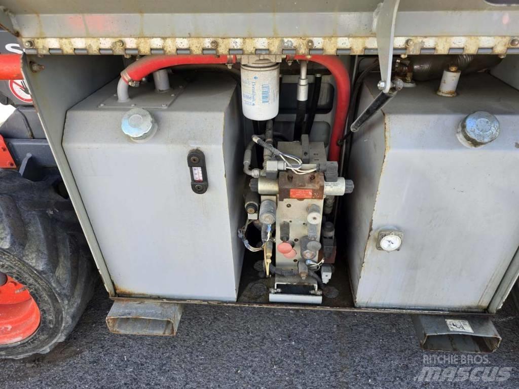 SkyJack SJ 6832 RT 가위형 리프트