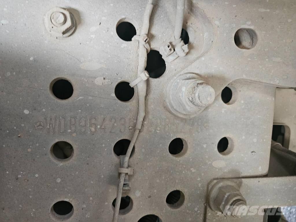 Mercedes-Benz 3951K 건설현장 덤프트럭