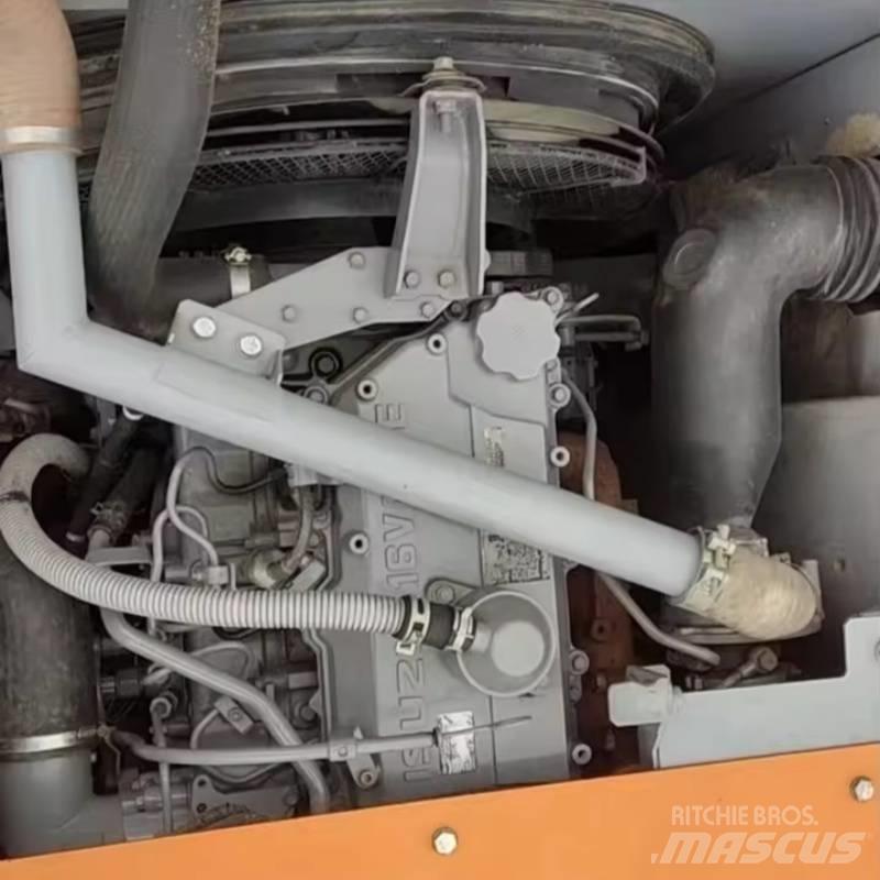 Hitachi ZX 200 대형 굴삭기 29톤 이상