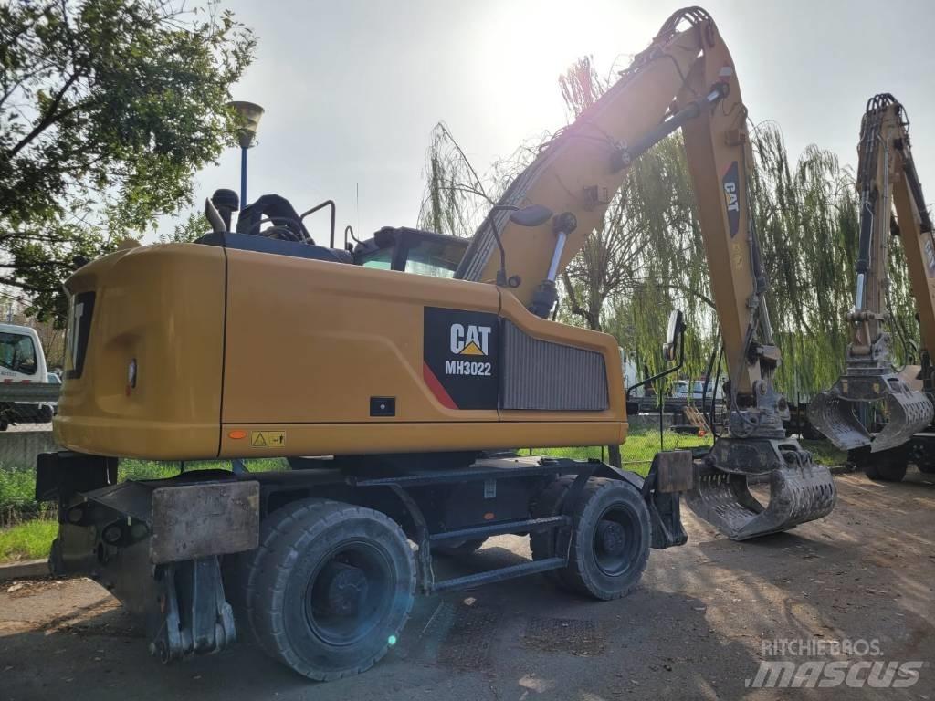 CAT mh3022  휠 굴삭기
