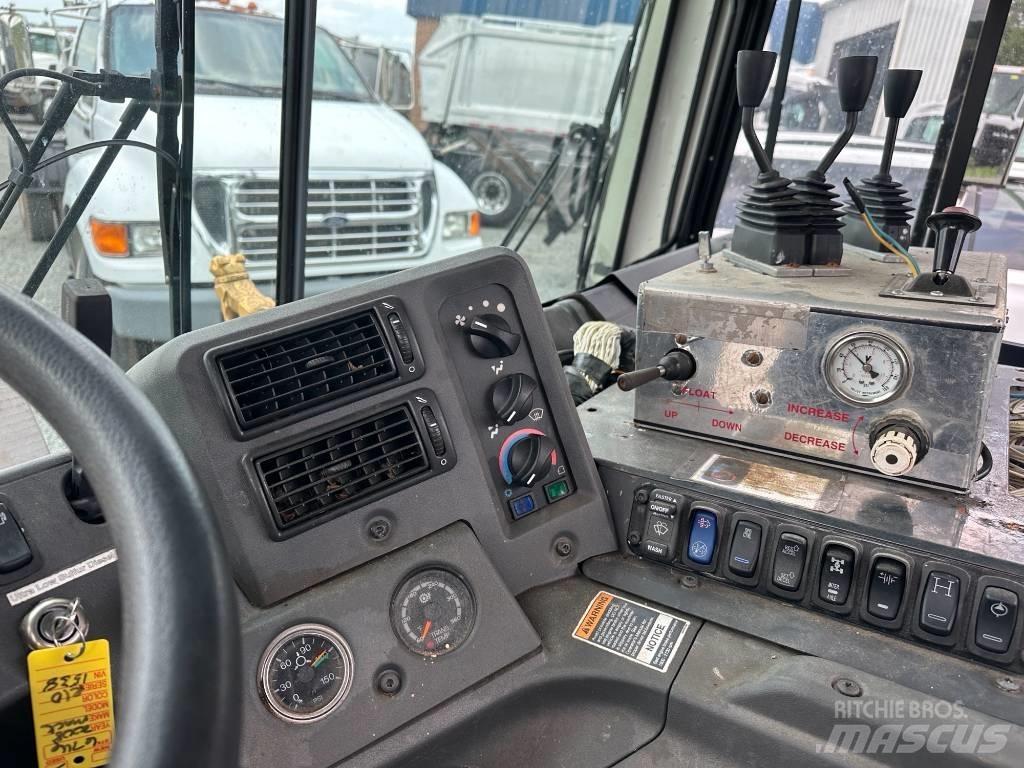 Mack MRU613 폐기물 수거 트럭
