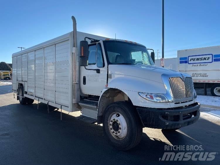 International 4300 음료 배달 트럭