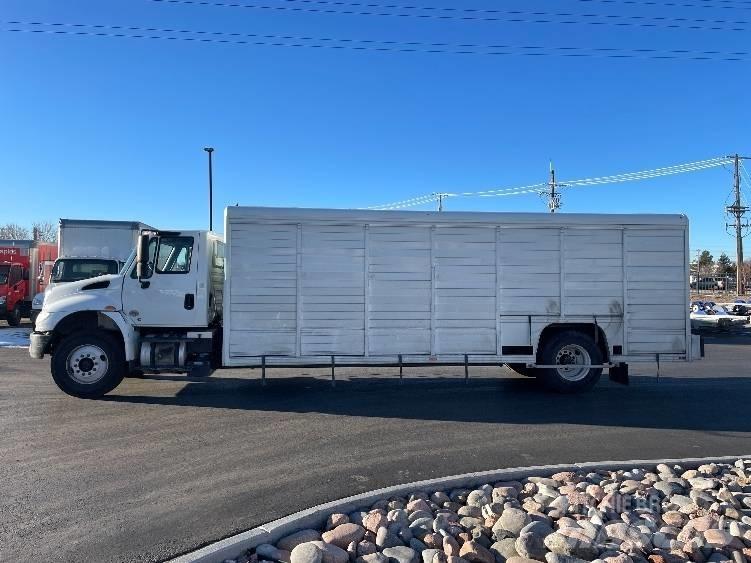 International 4300 음료 배달 트럭