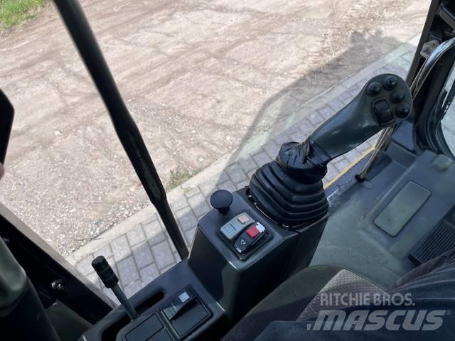 CAT M 315 D  휠 굴삭기